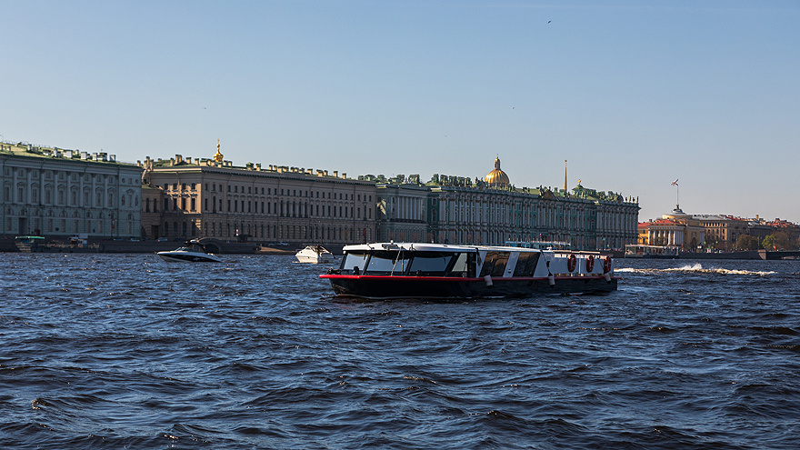 Удобный водный туристский маршрут от ОАО "РЖД" — путешествие по рекам и каналам Санкт-Петербурга!