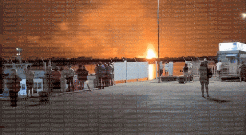    Момент поражения объекта SOCAR в Одессе//Видео с ТГ-канала "Рамзай"