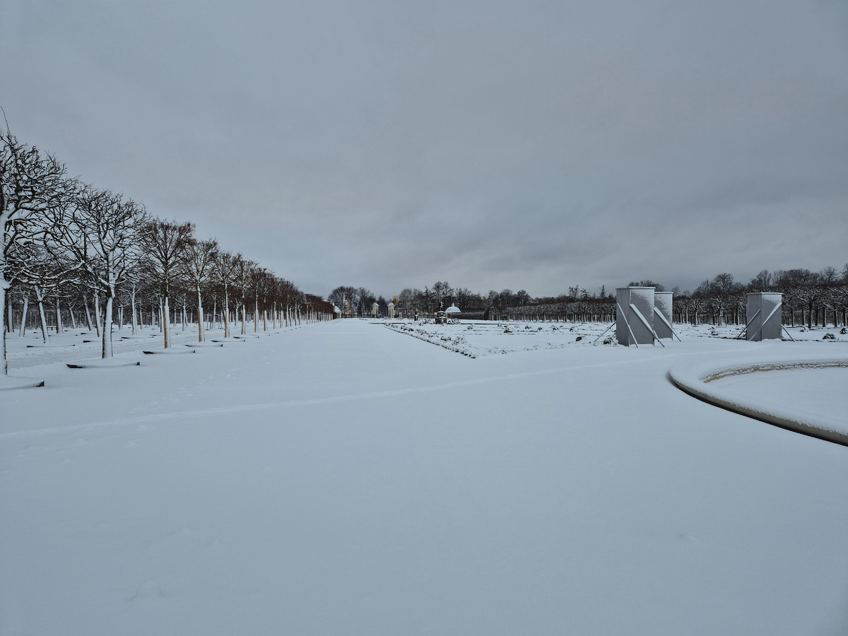 Верхний сад. Вид на вход.