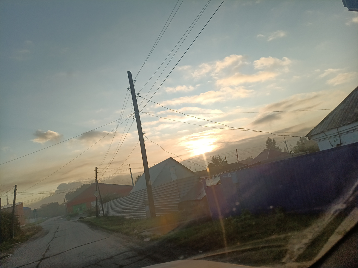 Жесть утра (я не опечаталась, обычно в это время еду на стадион), почти безоблачно