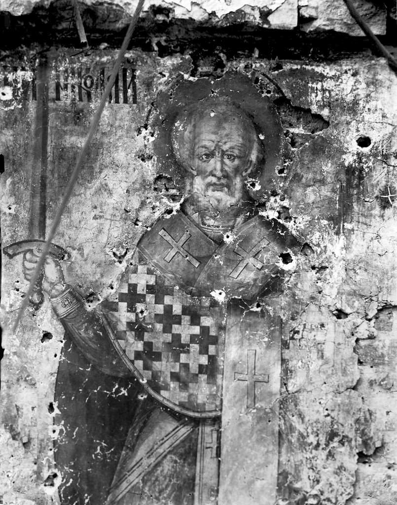 Надвратный образ свт. Николая на башне
Никольских ворот, пострадавший во время
обстрела большевиками Московского Кремля 31 октября 1917 г.