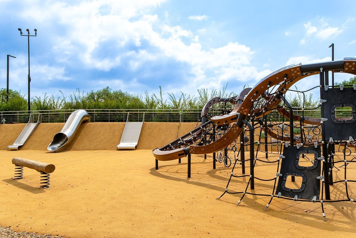    Основной этап благоустройства набережной у станции «Спартак» завершен