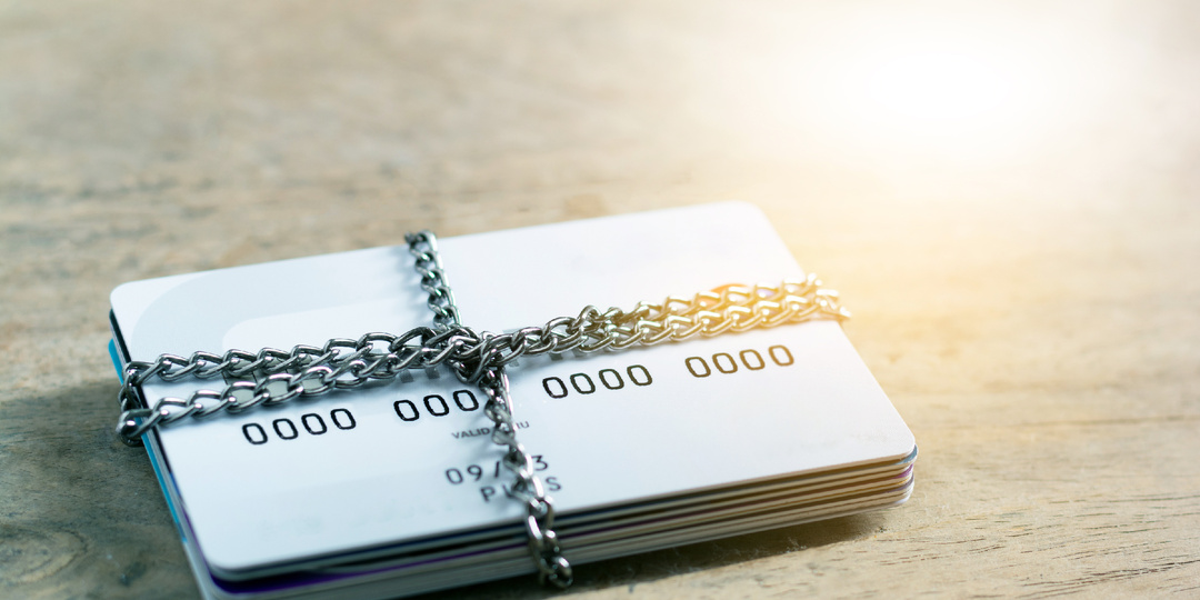 Чьи счета и карты блокируют по 115-ФЗ и как не оказаться в неприятной ситуации из-за переводов