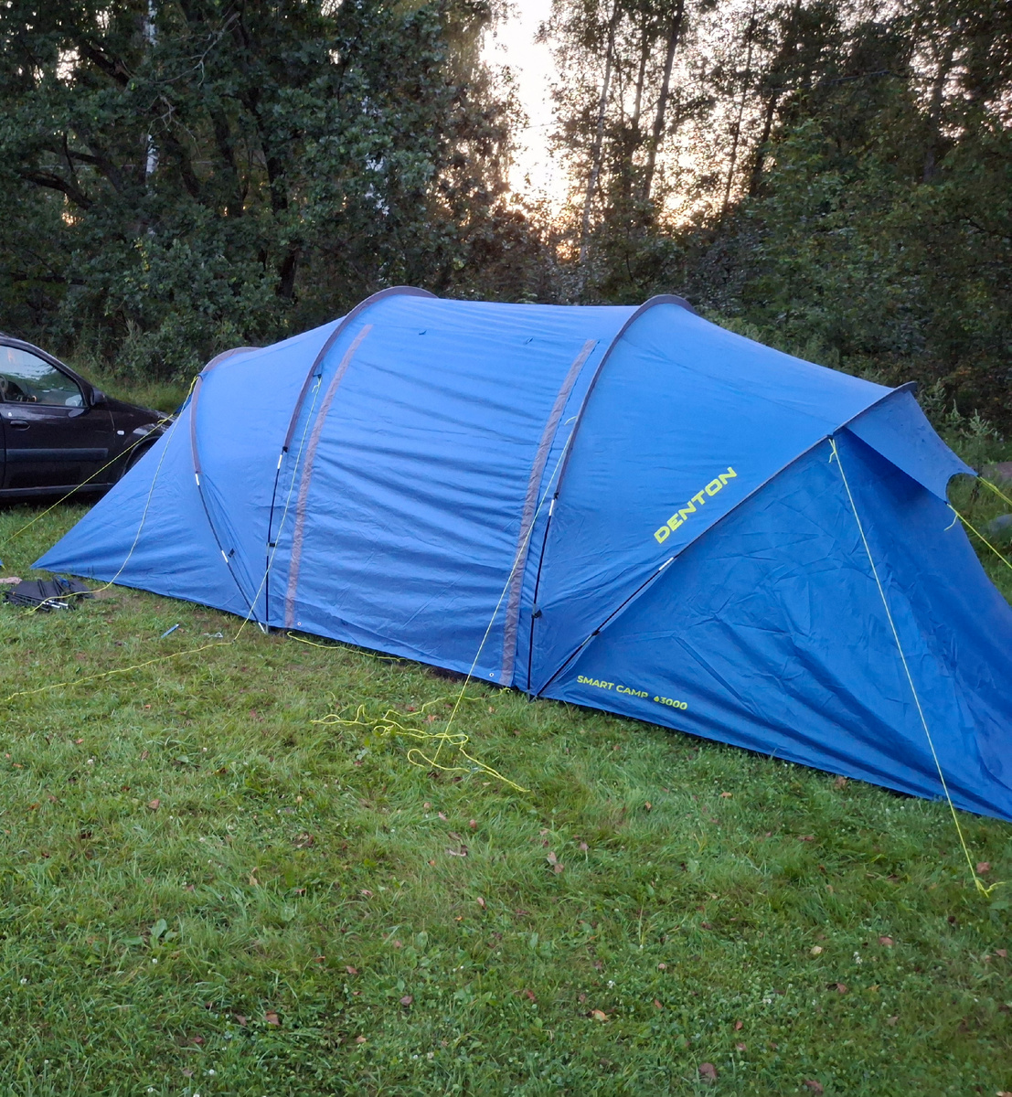 Наша палатка почти готова