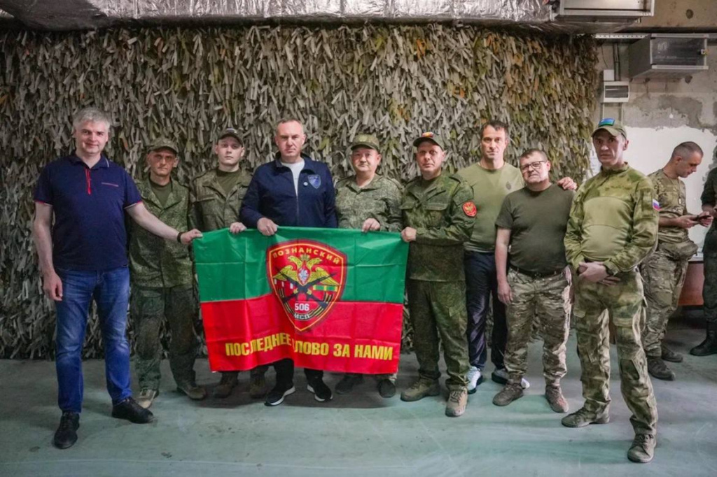    Губернатор ХМАО Руслан Кухарук в Ростове-на-Дону встретился с земляками, выполняющими боевые задачи в зоне СВО