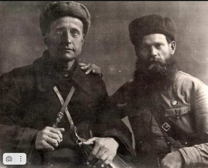 Батько (П. Е. Кривоносов) и Петрунь (мл. лейтенант госбезопасности И. Е. Винниченко)