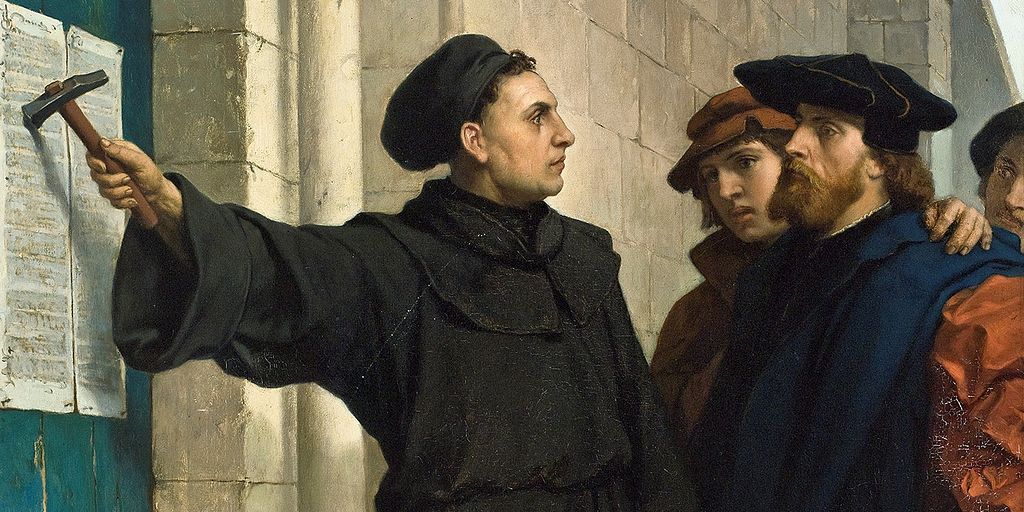 Мартин Лютер, «публикующий» свои 95 тезисов.