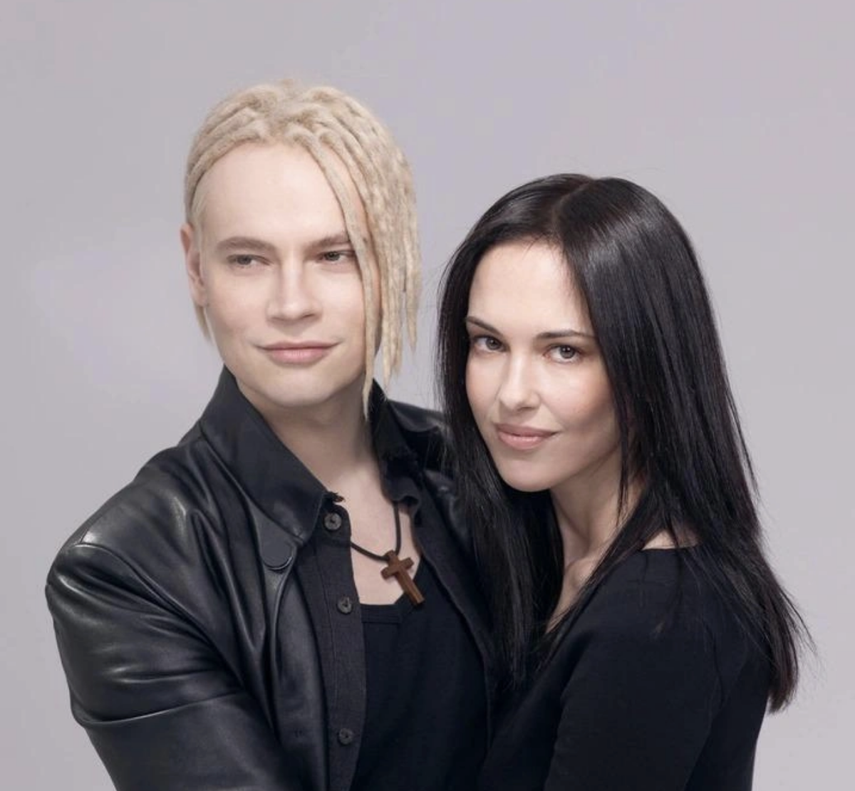 В 2017 году певец Ярослав Дронов, известный как SHAMAN, женился во второй раз, его избранницей стала топ-менеджер Елена Мартынова