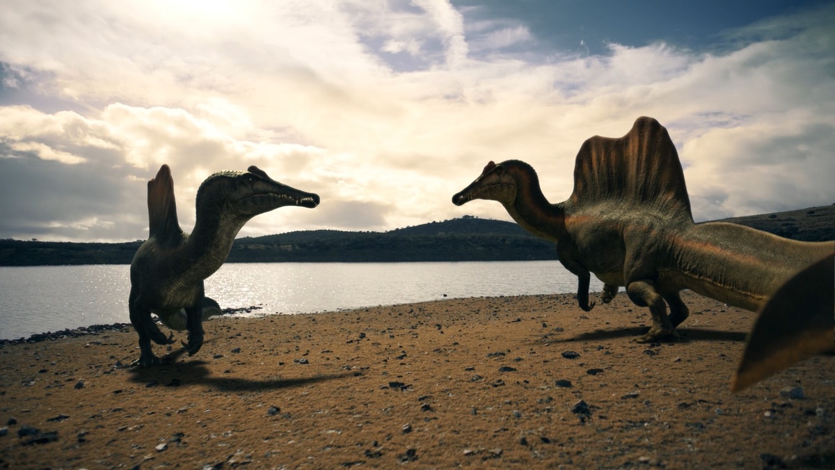 Сперва проект задумывался на отдельный фильм про спинозавра, но в итоге его «расширили»