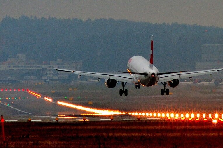     Чем вынужденная посадка отличается от жесткой: что вы давно хотели знать, но стеснялись спросить