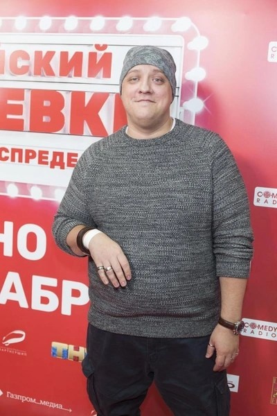    Роман Попов