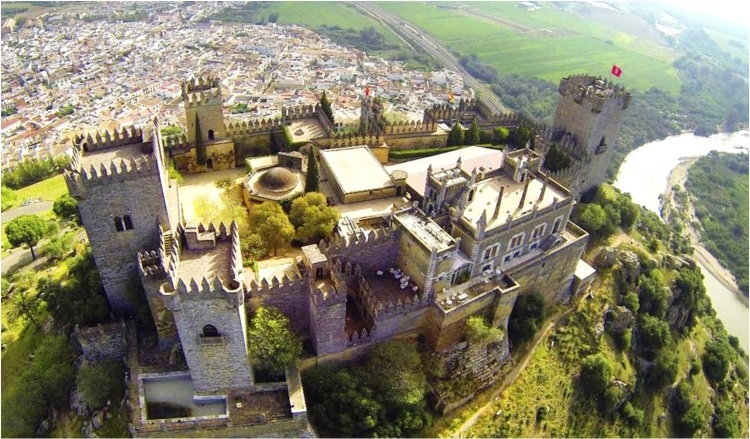 Замок Альмодовар-дель-Рио / Источник: apetcher.wordpress.com