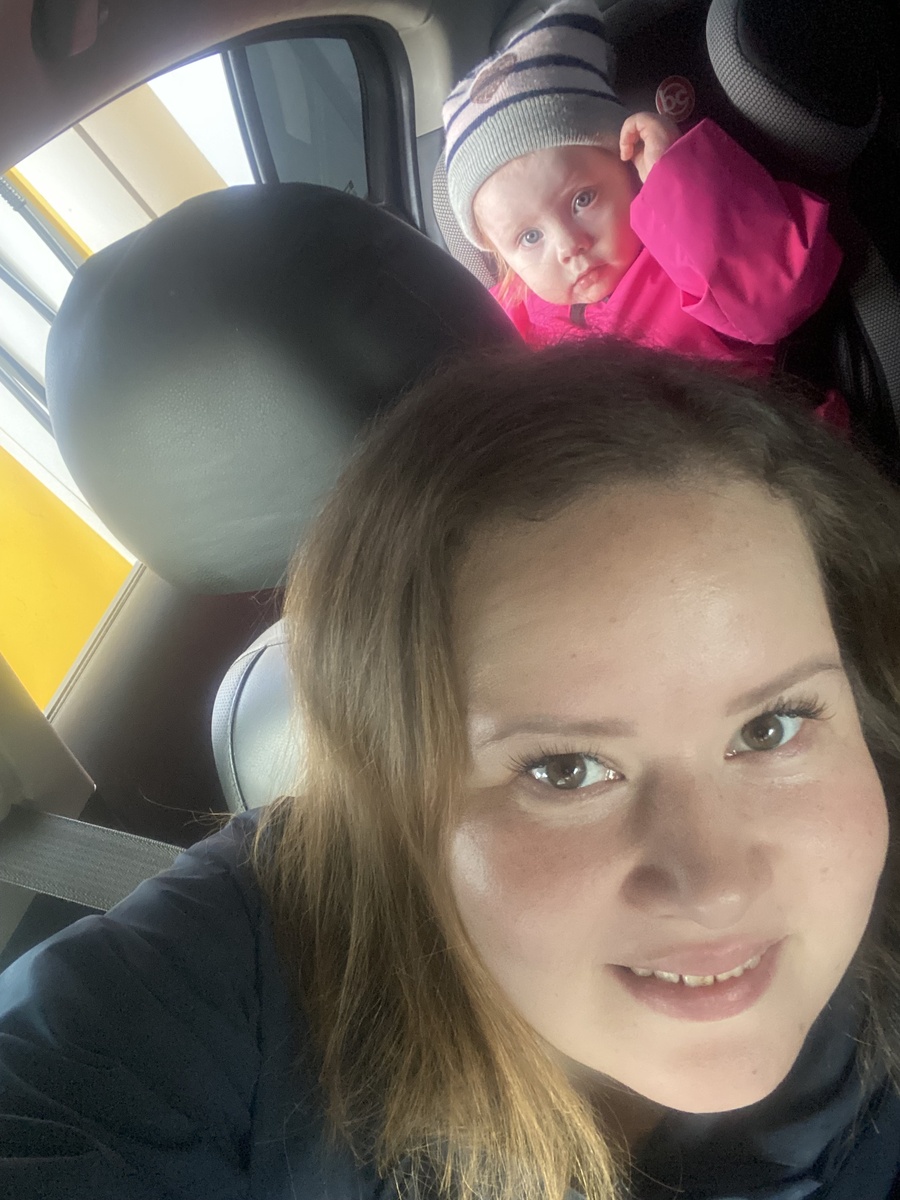 Умы ждем Антона на заправке перед выездом