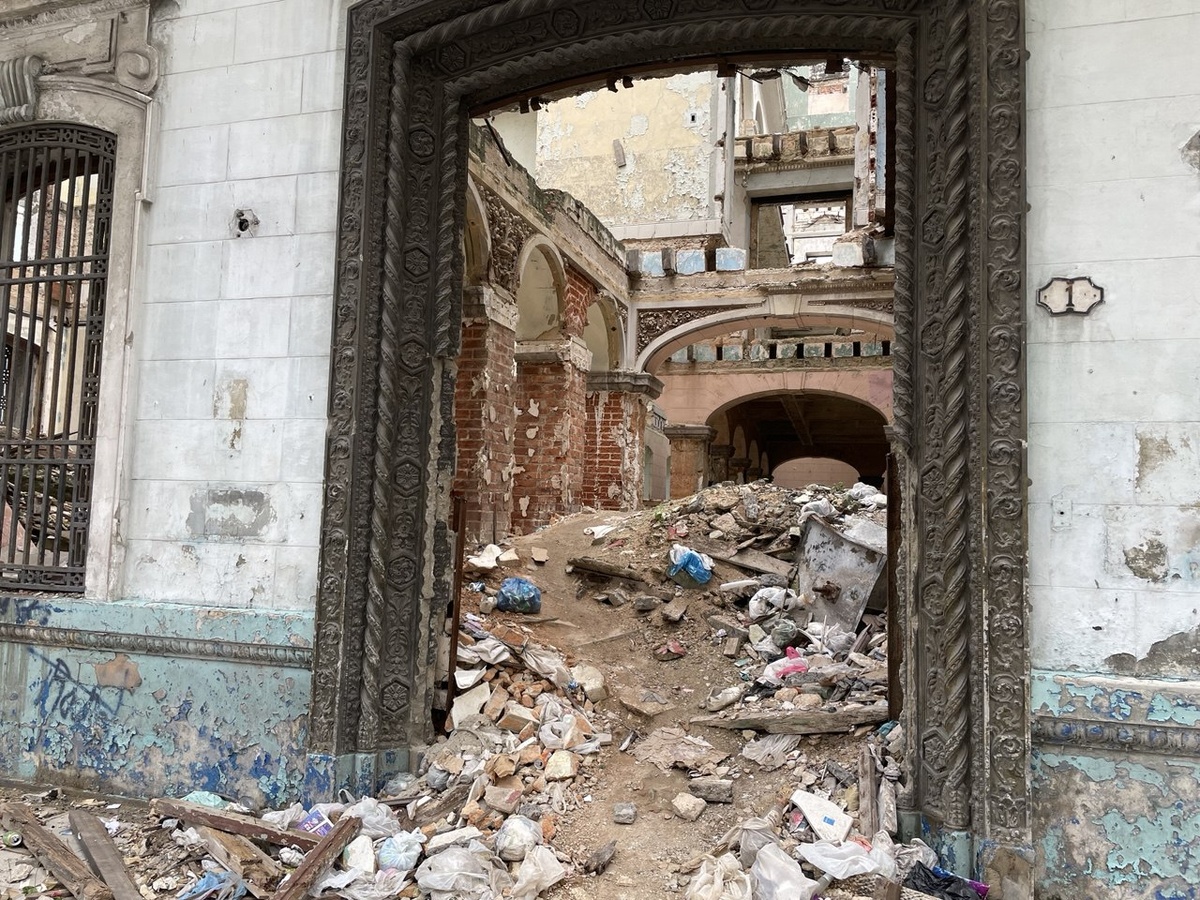 Самый центр Гаваны, недалеко от Капитолия. Многие здания нуждаются в ремонте