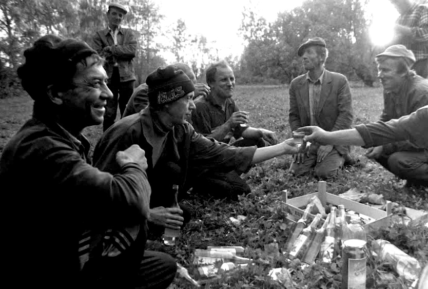 Вот такой представляется многим деревенская жизнь во времена СССР. Фото из открытых источников.