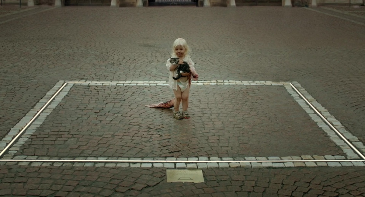 Кадр из фильма «Квадрат» (2017)