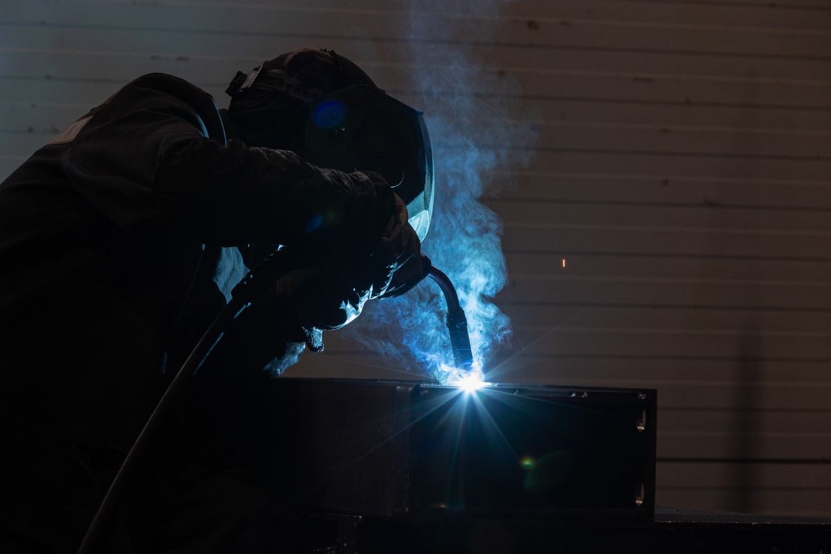 Чаще всего ищут водителей, разнорабочих, инженеров-конструкторов, слесарей и сварщиков.  Фото: ФедералПресс / Иван Кабанов