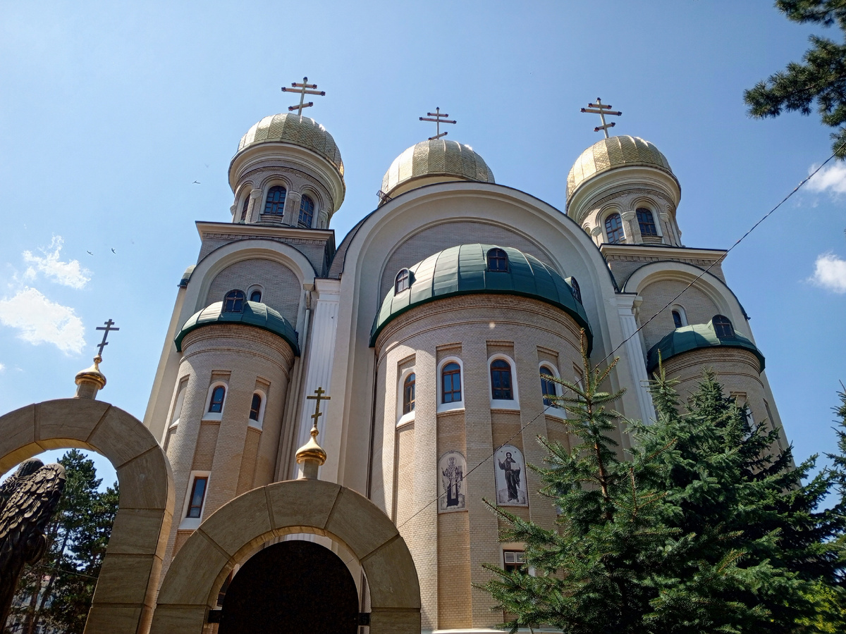 Свято-Никольский собор в Кисловодске.