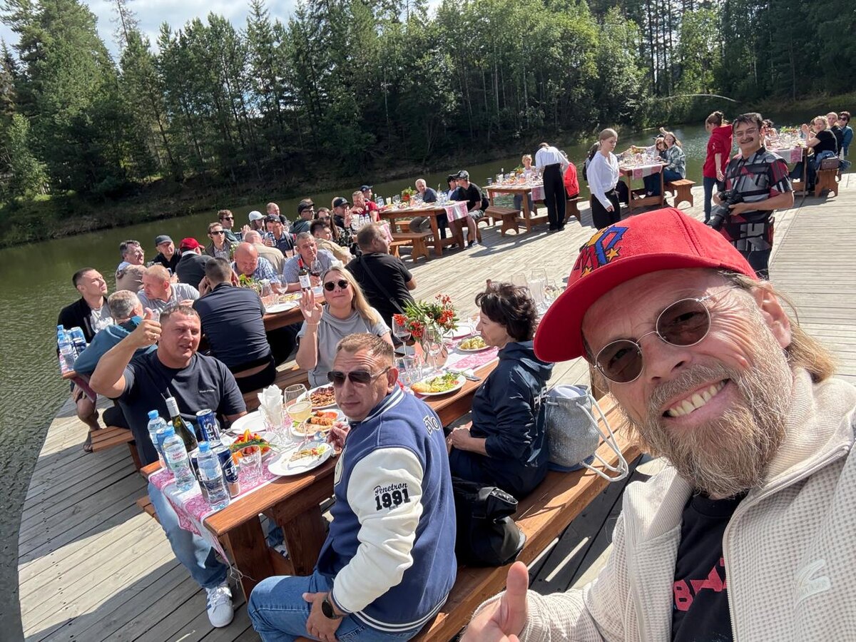 Коллектив Пенетрон-холдинга отмечает День строителя в "Мариинских избах"