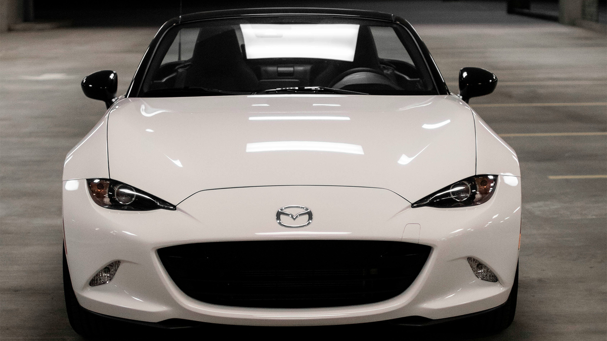 Mazda Snowflake White Pearl - Photo by Darrien Staton on Unsplash