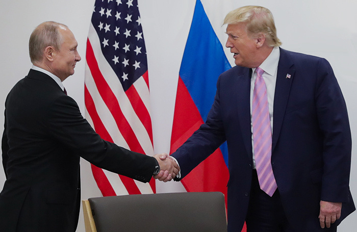    Президент России Владимир Путин и президент США Дональд Трамп (слева направо).Михаил Климентьев/пресс-служба президента РФ/ТАСС