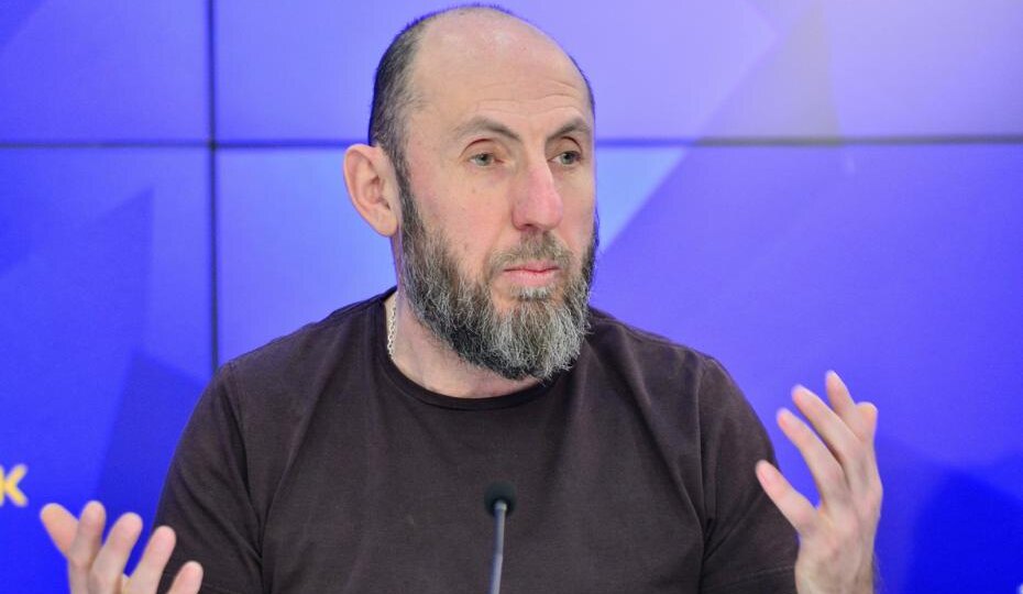 Огромные квартиры и коттеджи, люксовые автомобили: суд арестовал имущество гендиректора МХАТ на 350 млн рублей