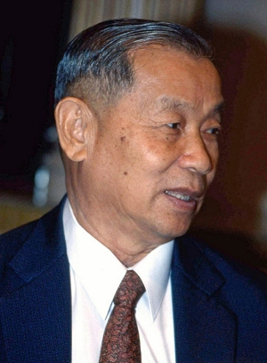 Семья Йювидья также владеет эксклюзивными правами на импорт в Таиланд автомобилей компании Ferrari. 17 марта 2012 года Чалео Йювидья скончался в Бангкоке от естественных причин