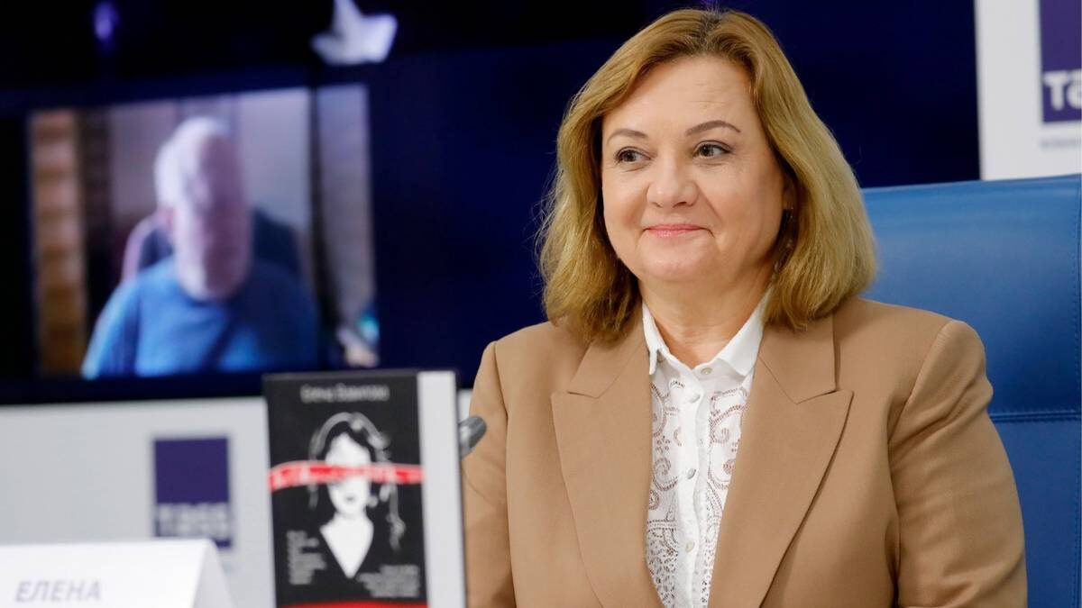    Разведчица-нелегал Елена Вавилова вернулась домой и издала несколько книг, посвященных своей профессии. Она считает, что ее работа помогла ей воспитать силу характера / Фото: Михаил Джапаридзе / ТАСС