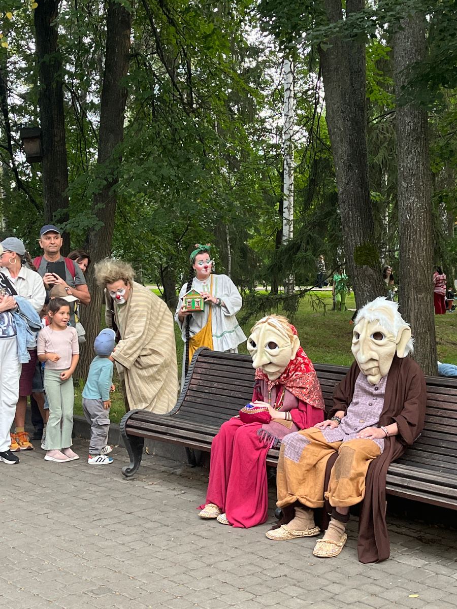Спектакль-променад в парке 