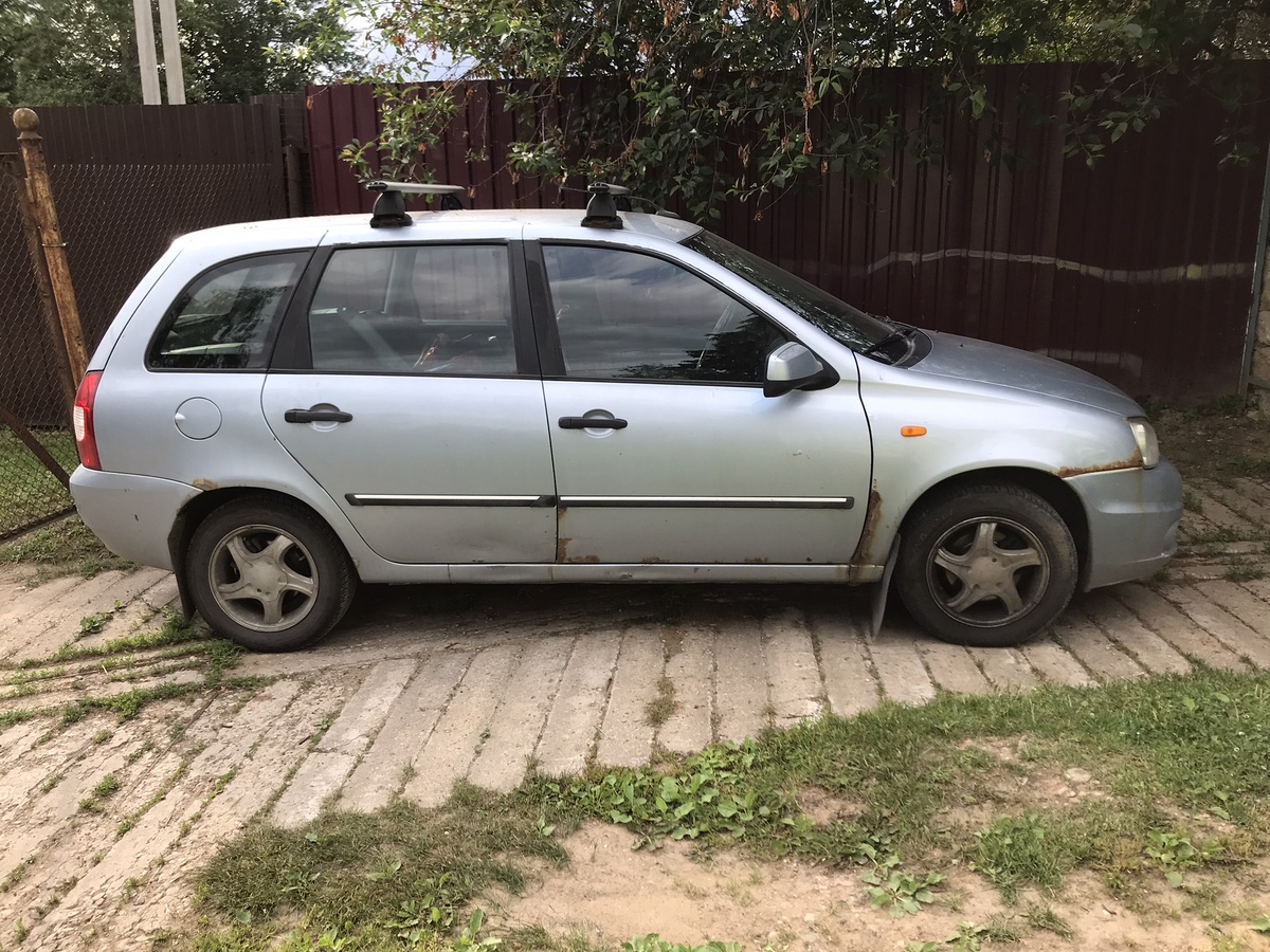 Автомобиль установлен на ровную площадке для проверки ремня привода ГРМ. Фото Тищенко Василий.
