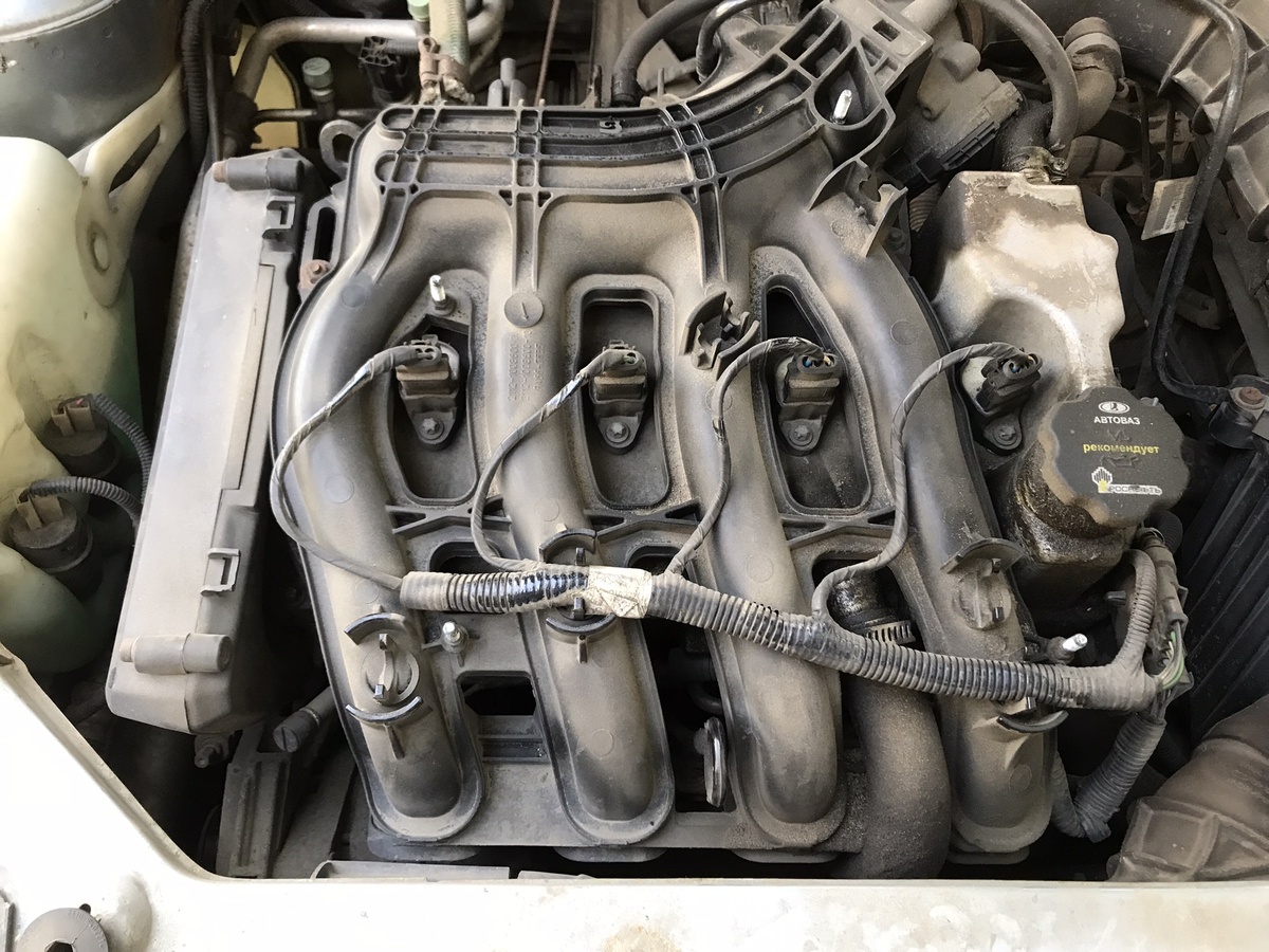 Двигатель 21126 без верхнего кожуха. Фото Тищенко Василий.