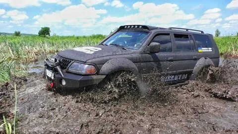 Когда колеса начали буксовать, подключился режим блокировки дифференциалов
