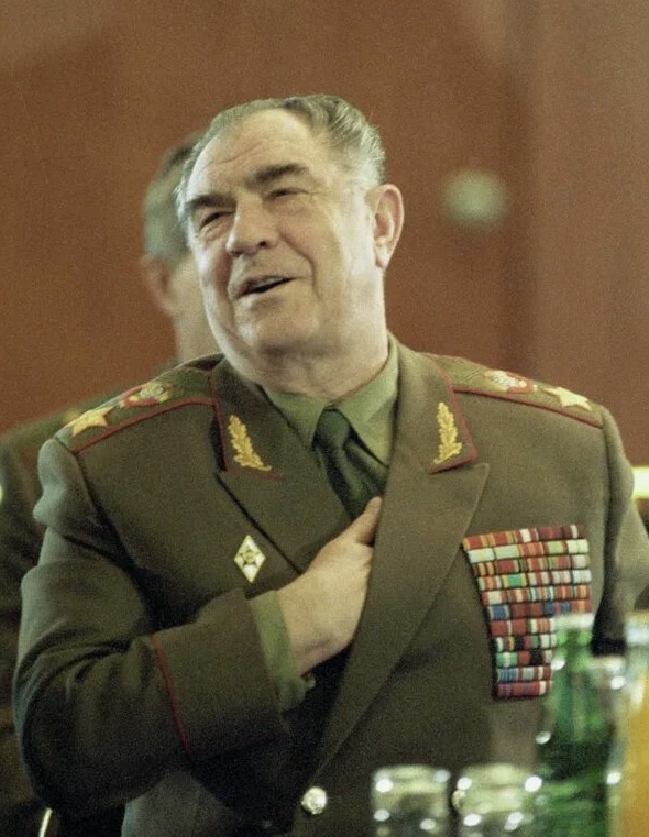 Дмитрий Тимофеевич, являлся самым молодым из Маршалов Советского Союза и последним из них по дате присвоения звания, ведь министром стал в 1987 году, а Маршалом в 1990 году.