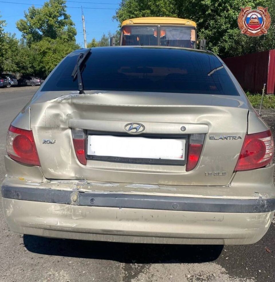    Автобус столкнулся с автомобилем в Бийске. Источник: Госавтоинспекция Межмуниципального управления МВД России "Бийское"