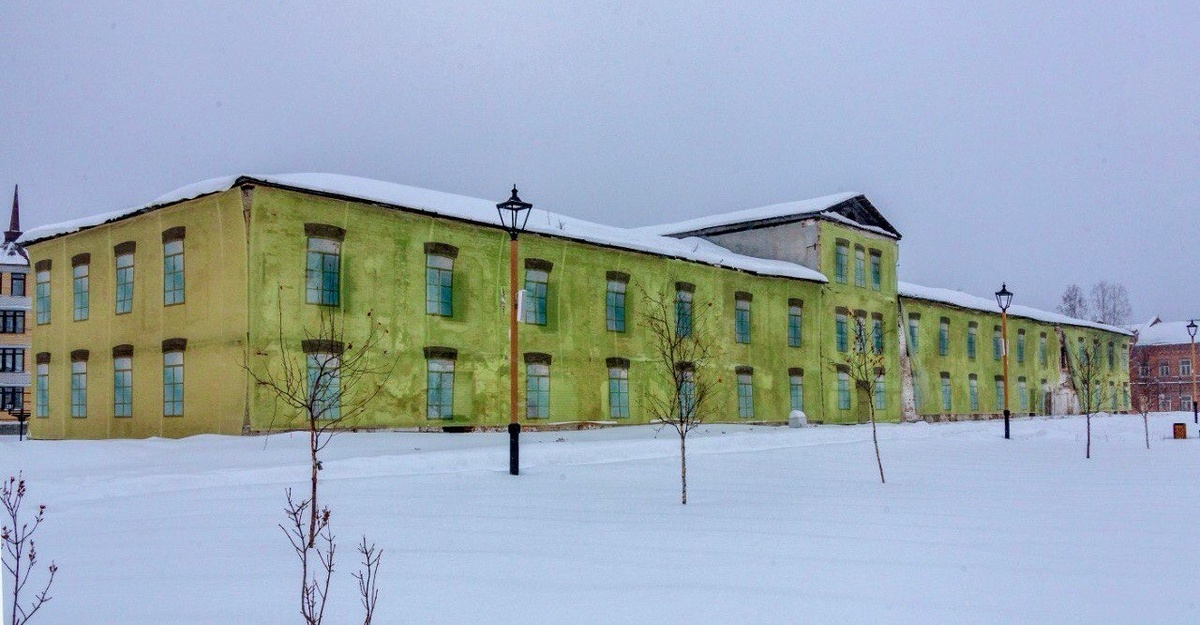 Фото: Комитет по охране и использованию объектов историко-культурного наследия Тюменской области. Объект культурного наследия федерального значения «Торговый дом» (г. Тобольск, ул. Базарная площадь, 5) 