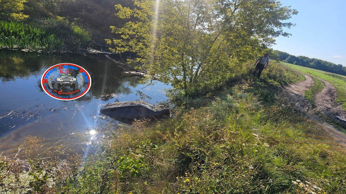    Утонувший ВАЗ 2115 вытащили из воды в Курской районе
