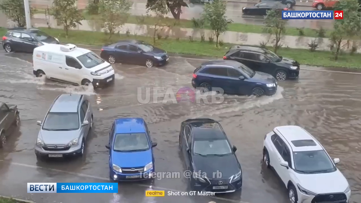    Уфу вновь накрыл мощный ливень с грозой