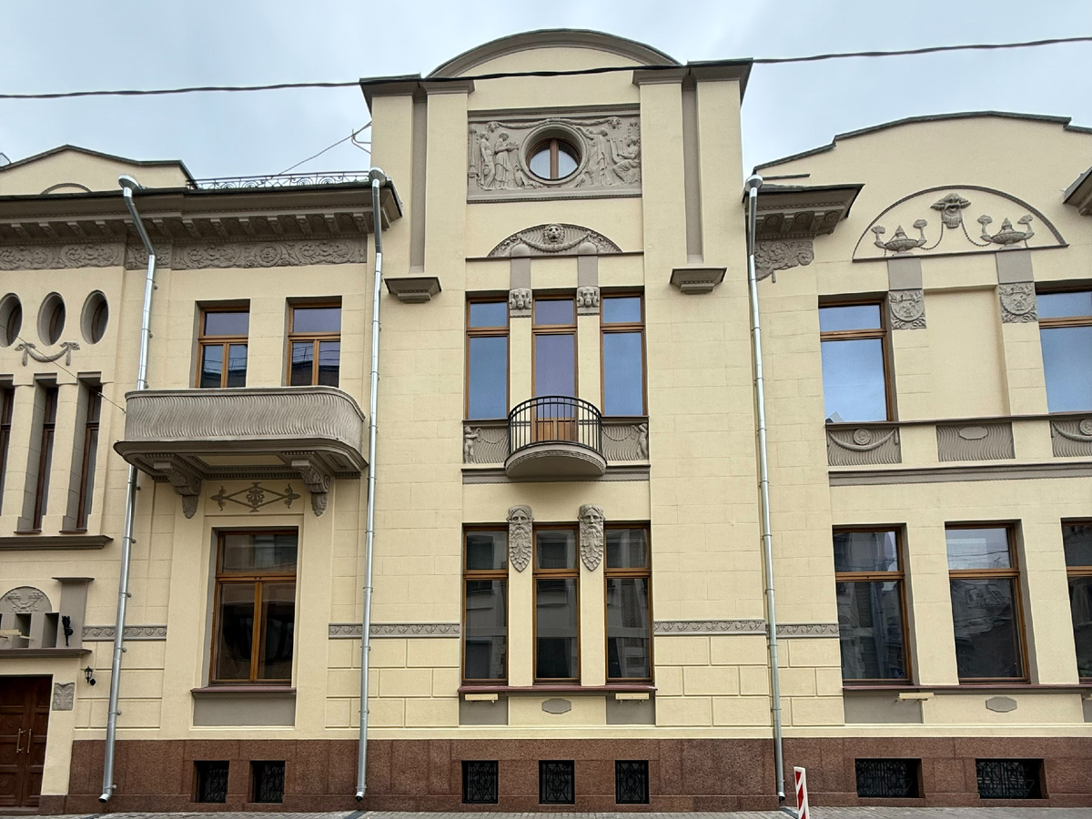 Фото автора канала. Городская усадьба М. А. Тарасова. Малый Ржевский переулок, 4/21.