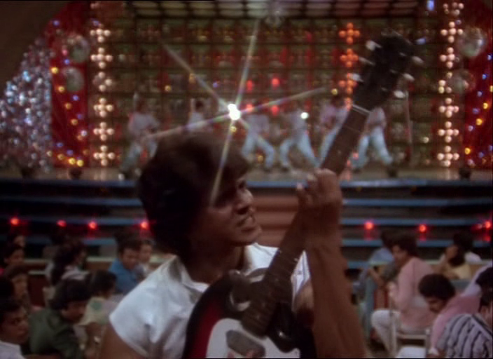 Кадр из фильма "Танцор диско" (1982)