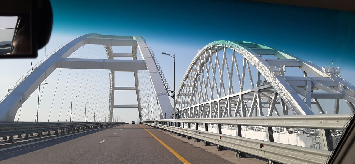 Арки Крымского моста. Здесь и далее в статье- фото автора