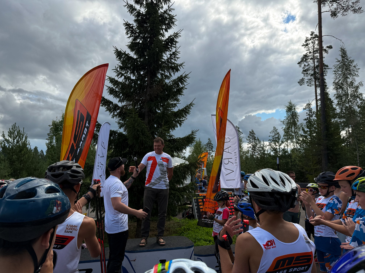 Сергей Просвирнин - заслуженный мастер спорта России по летнему биатлону.