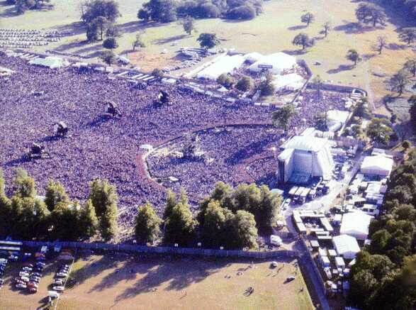 Главная сцена и участники фестиваля.