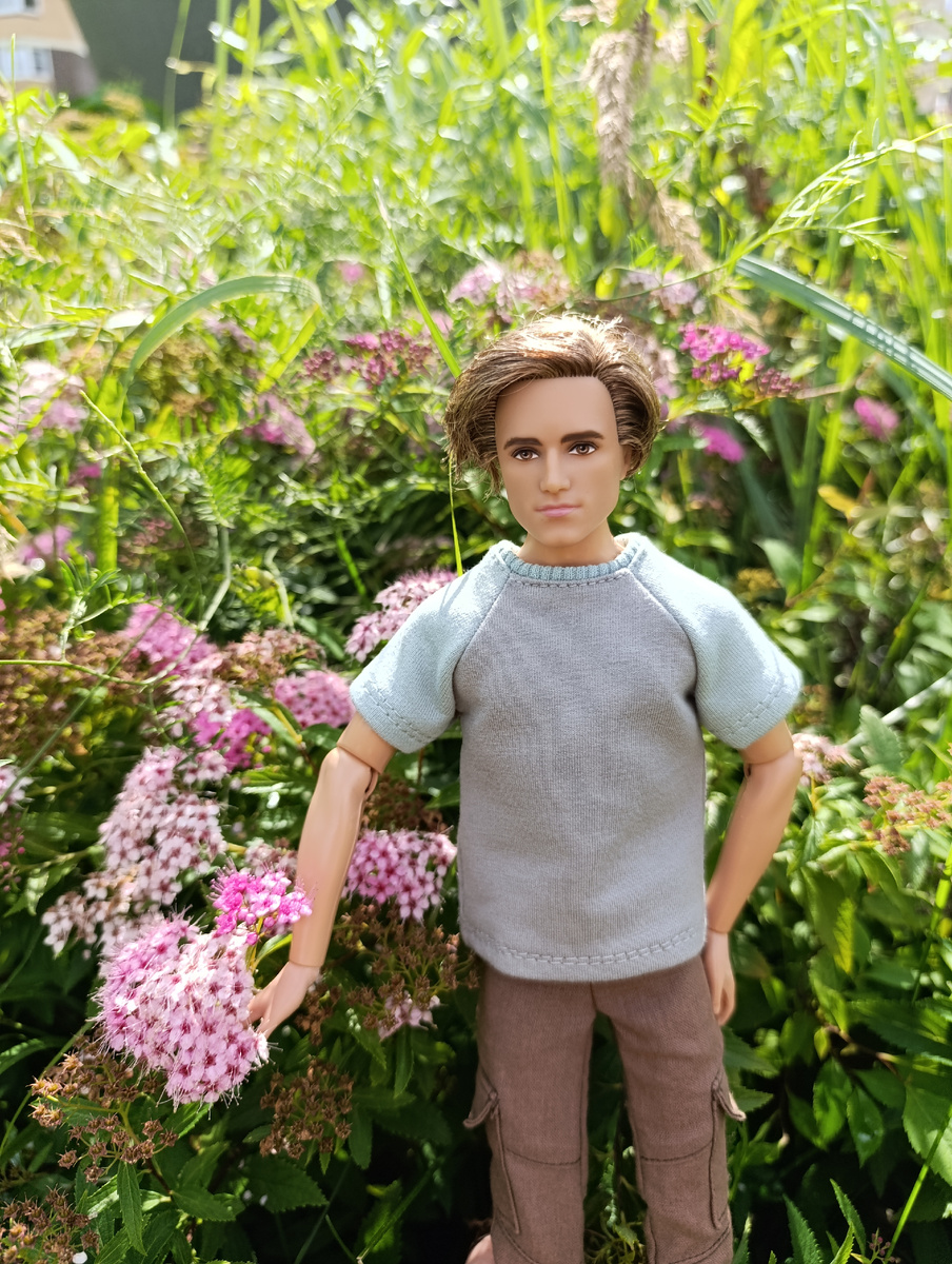 И с цветочками хочу! А то скоро отцветут все- говорит он