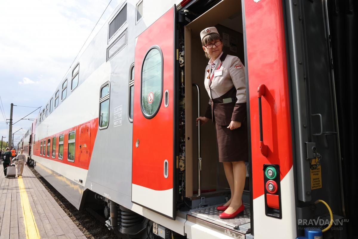    Двухэтажные поезда курсируют по Горьковской железной дороге от Москвы до Ижевска, Казани и Чебоксар