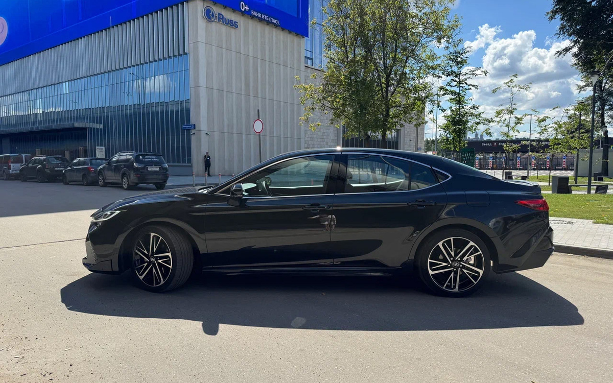 Autonews📷На переднем бампере и багажнике есть небольшие накладки с намеком на спортивность