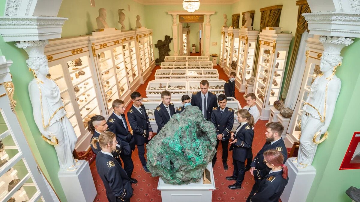 Форпост Северо-Запад / Санкт-Петербургский Горный музей / Малахит