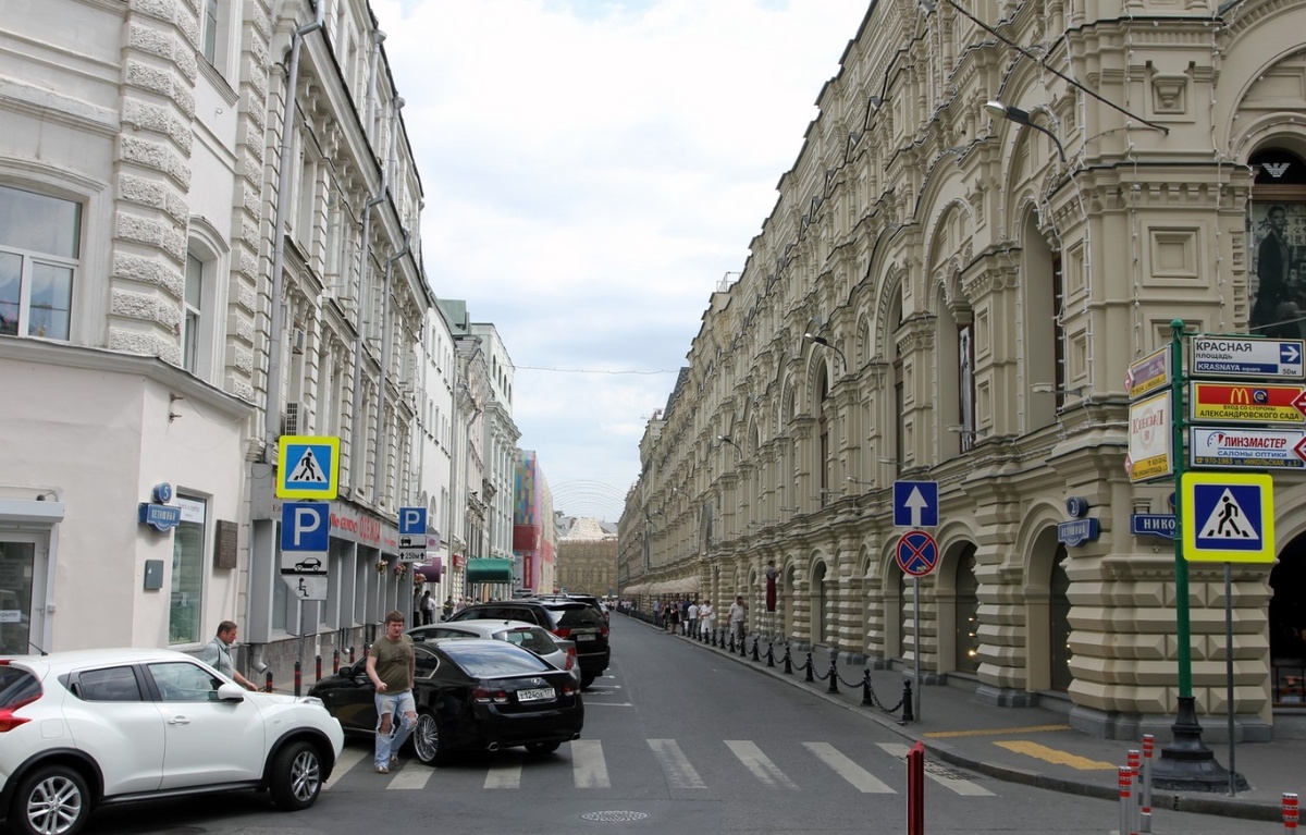 Вошел в историю этот переулок благодаря дому №7, где был трактир Бубнова.
