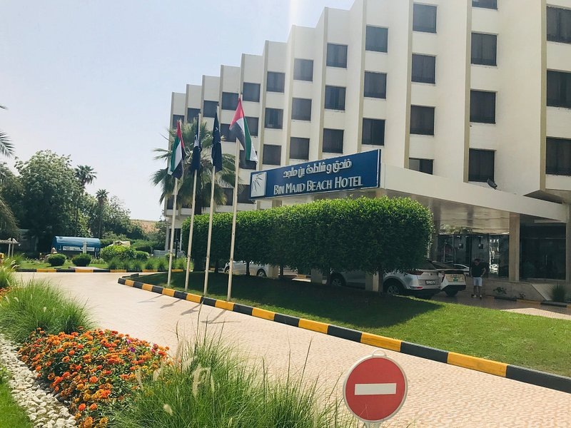 Территория красивая и ухоженная 