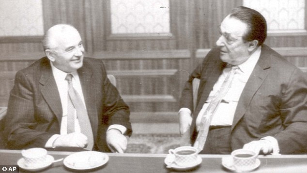 Михаил Горбачев и Роберт Максвелл. Фото из открытого источника