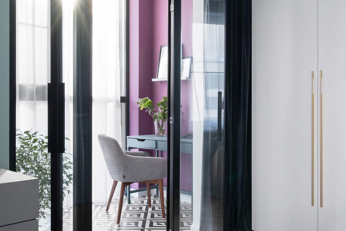 На фото: квартира 58 кв.м в г. Санкт-Петербурге. Дизайнер: Илона Ореховская; архитектор: Екатерина Лоскутова; декоратор: Нина Симонова; фотограф: Маргарита Низамова